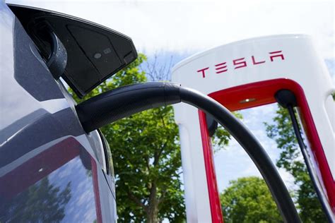 Tesla recall will affect roughly 193,000 cars in Canada