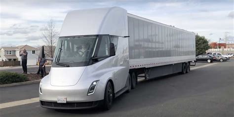 And now he's claimed that a fully-loaded Semi has successfully travelled 500 miles on a single charge. That 500-mile figure has been Tesla’s target since the Semi was unveiled in 2017, with Musk .... 