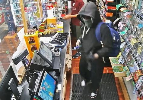 Tewksbury police looking to ID armed suspect who held up convenience store