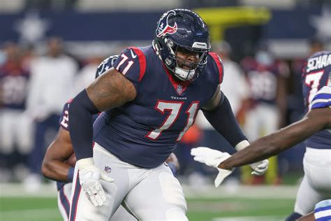 Texans offensive lineman Tytus Howard placed on injured reserve with left knee injury