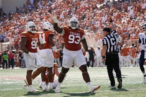 Texas DT T'Vondre Sweat snags AFCA All-America honor, making him a unanimous pick