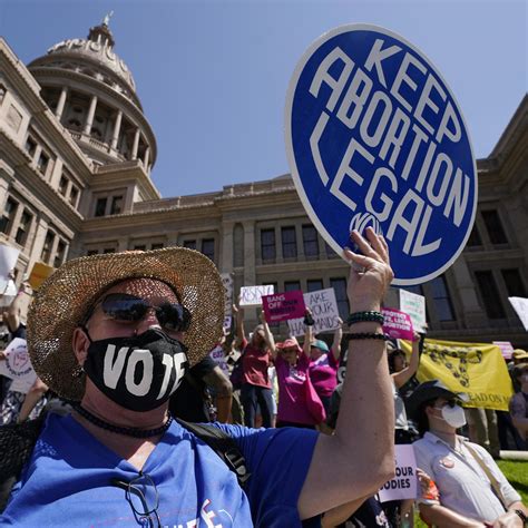 Texas Supreme Court temporarily halts ruling allowing pregnant woman to have emergency abortion