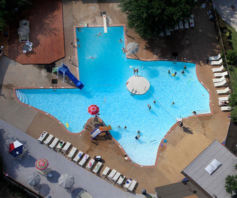 Texas pool. Texas has residential pool laws in texas that are codified in chapter 757. Any fences that surround a pool must be no less than 48 inches high, measured from the side farthest away from the water. Any gaps at the bottom must be small enough to not allow a “sphere with a 4 inch diameter” to get through. For more specific, city based rules ... 