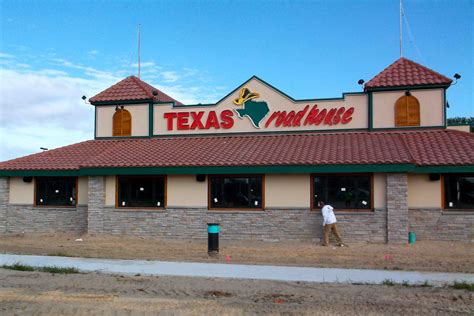 Texas roadhouse broken arrow. Texas Roadhouse will soon open its doors in Owasso. Construction on the 7,926 square-foot restaurant, located at 9311 N. Owasso Expy., began earlier this year. It is scheduled to open in December ... 