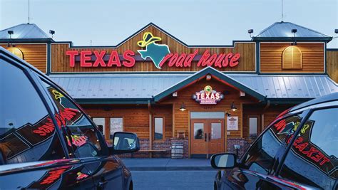 Texas roadhouse in dallas. Dec 13, 2021 · The price for your Texas Roadhouse dinner will vary from place to place, although the difference in cost is relatively minimal. For example, Menu and Prices places the Fort Worth Ribeye in the price range of $19.99 to $22.99 based on the size of the steak ordered, while Top Restaurant Prices places the same order in the price range of $15.99 for a 10-ounce cut to $20.99 for a 16-ounce piece. 