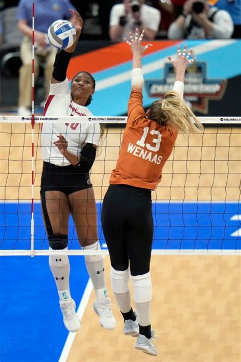 Texas rolls past Wisconsin 3-1, advances to 2nd consecutive NCAA volleyball championship match