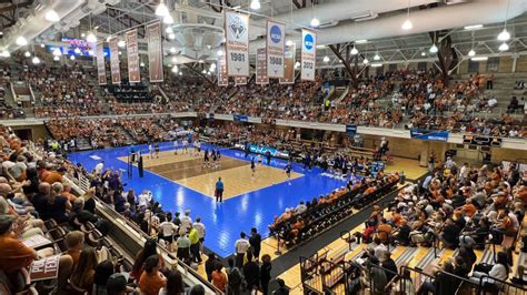 Texas volleyball thumps SMU 3-0 to advance to 18th consecutive NCAA regional semifinal
