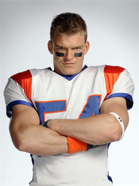 Thad castle. Sep 4, 2020 · Ritchson, who at 6’4” and 235 pounds fits the physical description of Jack Reacher, is known for his starring role as Thad Castle on Spike TV’s cult series Blue Mountain State and followup ... 