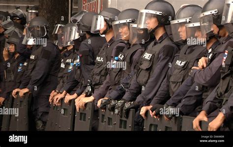 Thai anti-riot police arrive outside Government house after pro and …