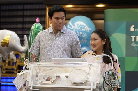 Thai candidate resumes campaign 2 days after giving birth