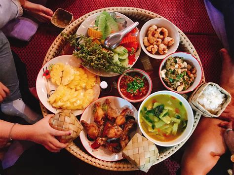 Thai cuisine. Sep 25, 2022 · Learn how to make 27 common and delicious Thai dishes that are easy to prepare, even for beginners. From tom yum goong to pad thai, from green curry to pad … 