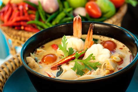 Thai food. With intense aromas and spicy flavors, Thai food is renowned worldwide. The diversity of Thai cuisine is so vast that even a selection of 30 traditional Thai dishes makes this list a brief introduction to this extraordinary and particularly Southeast Asian cuisine. The 30 best typical Thai dishes 