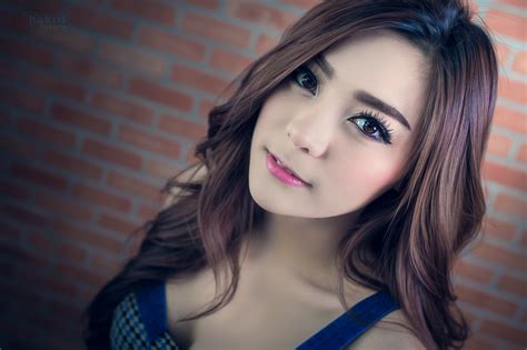Thai girlfriend. Identifying a genuine Thai girl can be discerned by her modest attire and minimal makeup. Being predominantly conservative, most Thai girls resonate with their nation’s customs. They are characterized by warmth, friendliness, loyalty, supportiveness, and … 