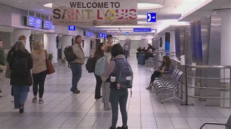 Thanksgiving travel rush highlighted by busy Sunday at St. Louis Airport