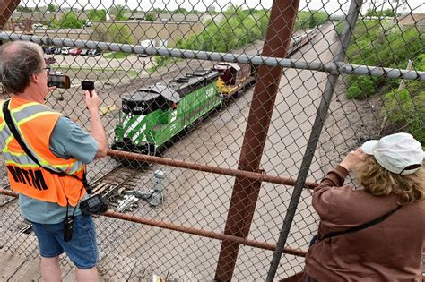 That’s a really big snowbird: Vintage train makes annual migration north from St. Paul to Osceola