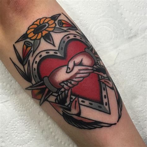 The 25+ best Traditional heart tattoos ideas on Pinterest Traditional
