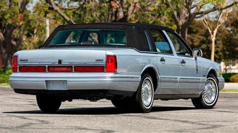 The 2nd-Gen Lincoln Town Car Is One Of The Greatest American …