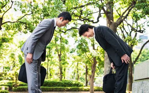 The Art of Respect: A Guide to Bowing in Different Cultures