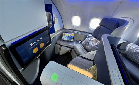 The Best Domestic First and Business Class Airlines [2024]