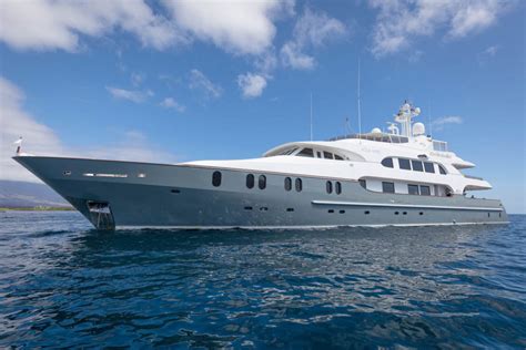 The Best Liveaboards in the Galapagos - Professional …