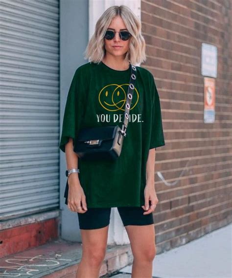 The Best Oversized T-Shirts For A Trendy Look - Hollywood Life