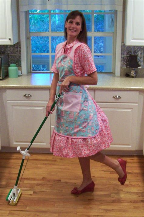 The Blogging Housewife