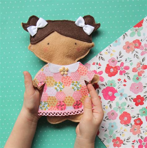 The Craft Patch Felt Paper Doll Tutorial + Free Pattern