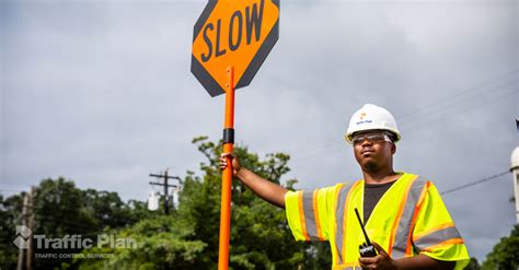 The Difference Between Flaggers & Traffic Control