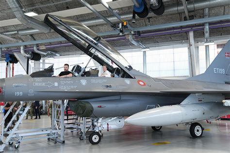 The Dutch prime minister tells Zelenskyy the Netherlands and Denmark will give F-16 fighter jets to Ukraine