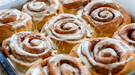 The Easy Way To Boost The Flavor Of Canned Cinnamon Rolls