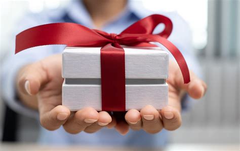 The Government Contractor Gifting Guide: 4 Tips to Avoid