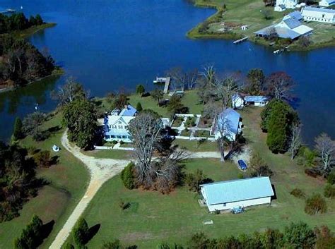 The Inn at Tabbs Creek Waterfront B&B in Port Haywood , VA