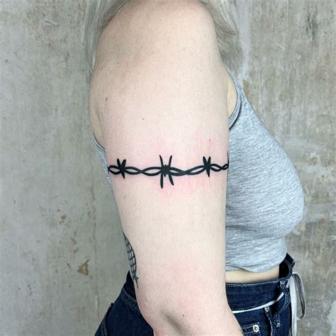 The Meaning Behind Barbed Wire Tattoos - bluenotetattoo.com