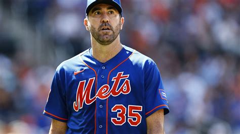 The Mets are trading 3-time Cy Young Award winner Justin Verlander to the Astros, AP sources says