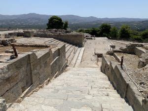 The Mystery of The Minoan Civilization – PILOT GUIDES