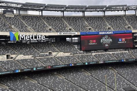 The NHL is trying to follow Taylor Swift’s lead by selling out MetLife Stadium multiple times