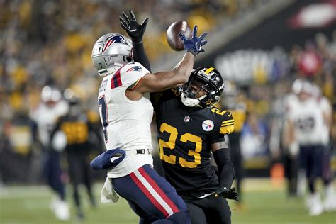 The Patriots and Packers still seeking their 1st 100-yard games from rusher or receiver