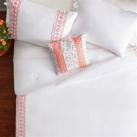 The Pioneer Woman White Cotton Eyelet 4-Piece Comforter Set