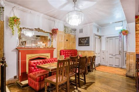 The Prince of Wales Feathers: Top Fitzrovia Pub DesignMyNight