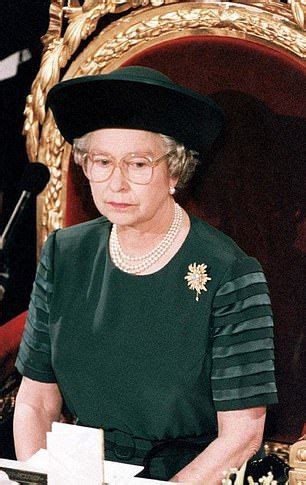 The Queen blamed HERSELF for her 1992