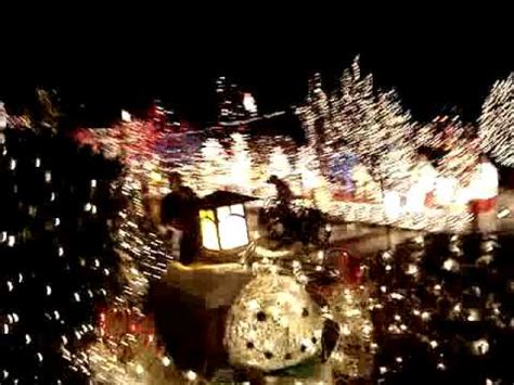 The Real Griswolds (Christmas light extravaganza) - YouTube