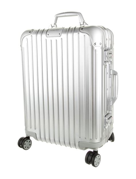 Read The Silver Suitcase