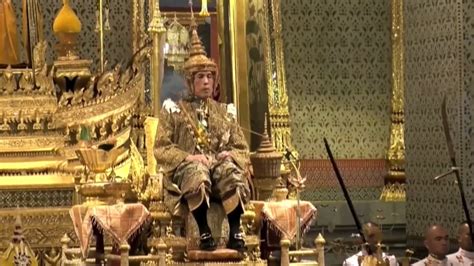 The Thai king, the crop top, and a poodle – Channel 4 News