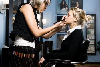 The Yearly Salary for a Makeup Artist Work - Chron.com