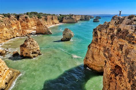 Weather in the Algarve in December. During December in the Algarve, you can anticipate daytime temperatures reaching highs of around 18°C (64°F) with nighttime lows of approximately 9°C (48°F). The average daytime temperature hovers at about 13-14°C (55-57°F).. 