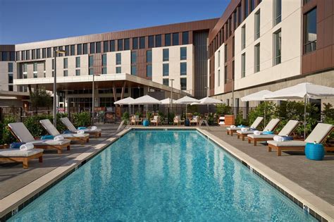 The ameswell hotel. About The Ameswell Hotel The Ameswell Hotel is an independent luxury hotel. It offers guest rooms, all-day dining, spas, pools, and fitness centers. It is based in Mountain View, California. Headquarters Location 800 Moffett ... 