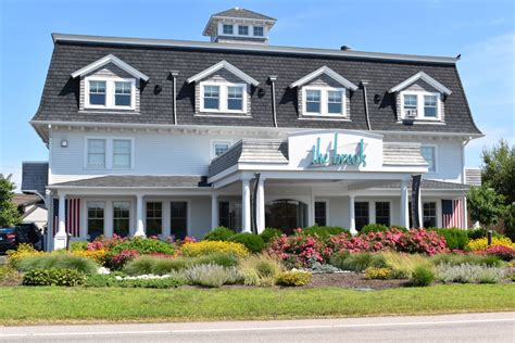 The break hotel narragansett. Laurel Lane Country Club— This public, 18-hole golf course and banquet facility is a great place for events and parties. Features include a restaurant, driving range, practice putting green, golf lessons, and pro shop. Located 30 minutes from the hotel. 309 Laurel Lane, West Kingston. Phone: 401-783-3844. 