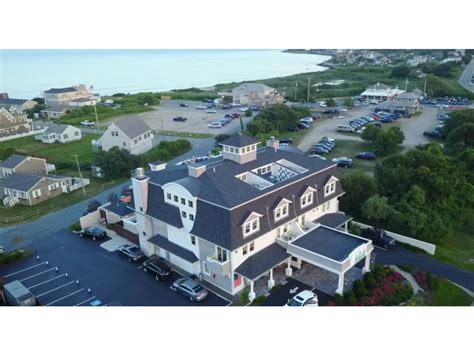 The break narragansett. The Break Hotel. Narragansett (Rhode Island) Set in Narragansett, 4.3 mi from Towers in Narragansett, The Break Hotel features an outdoor pool and fitness room. Guests can enjoy the on-site bar. Free private parking is available on site. 9.2. 