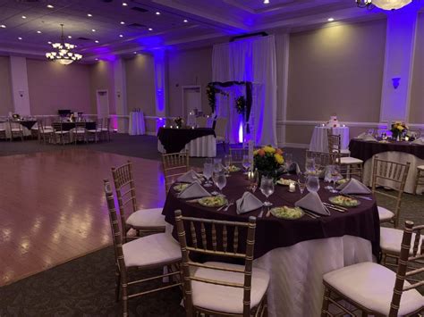 The bucks club. The decorations can help set the tone for the funeral reception. Choose decorations that reflect the deceased's personality or interests. You can also add personal touches, such as photos or flowers from their favorite garden. Plan the entertainment. The entertainment can help keep your guests entertained and … 
