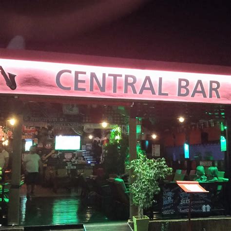 The central bar
